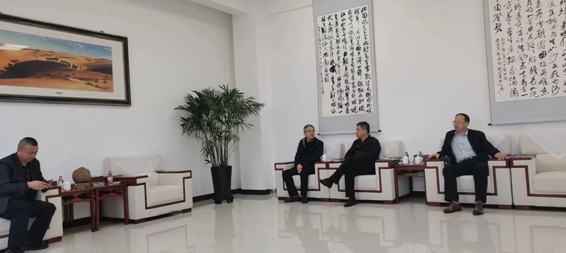 公司與哈密市政府領(lǐng)導(dǎo)洽談公司新疆發(fā)展思路，加大助力新疆能源發(fā)展！